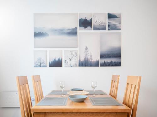 Modern 2 Bedroom Apartment Next To Bay With Parking