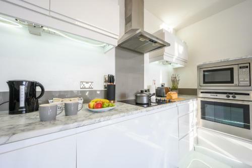 Apartamento Skyline, By T? Sa - Stay Central With Free Parking