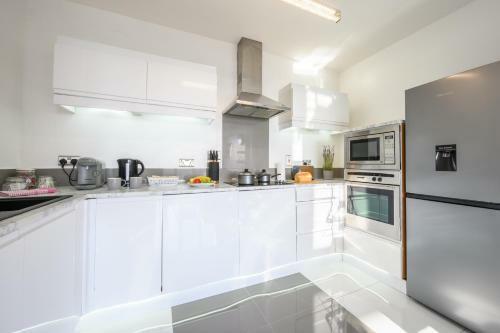 Apartamento Skyline, By T? Sa - Stay Central With Free Parking