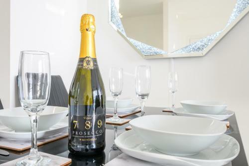 Apartamento Skyline, By T? Sa - Stay Central With Free Parking