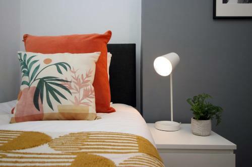 Adamsdown Lodge By Staybc