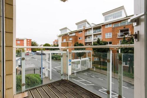 Apartamento Stunning 2bd - Cardiff Bay Walk Central, Sleeps 6