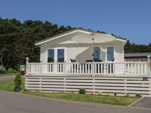 Impeccable 3-bed Lodge At Cayton Bay Holiday Park