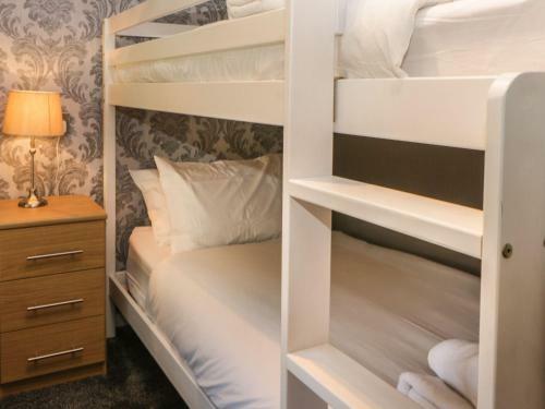 Impeccable 3-bed Lodge At Cayton Bay Holiday Park