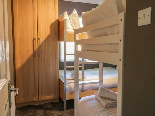 Impeccable 3-bed Lodge At Cayton Bay Holiday Park