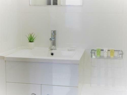 Hostal Double Room, Chatham Dockyard