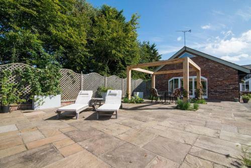 Picturesque Chester Abode With Free Wifi