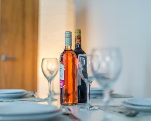 Newlyn House - Sleeps 11