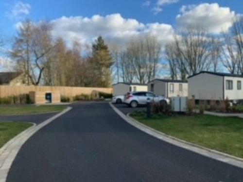 Captivating Bluebell Lodge 2-bed Cotswolds Caravan
