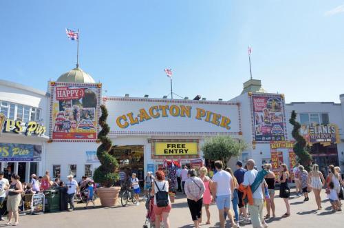 Luxurious 2-bed Caravan In Clacton-on-sea