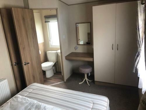 Luxurious 2-bed Caravan In Clacton-on-sea