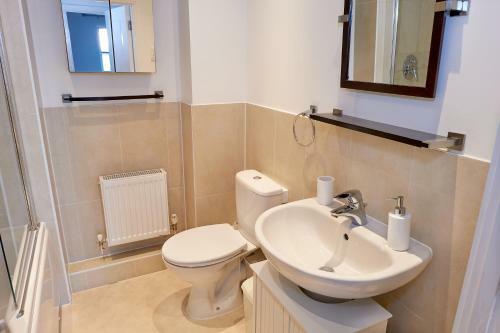 Clarendon Heights - Stylish Two-bedroom Apartment