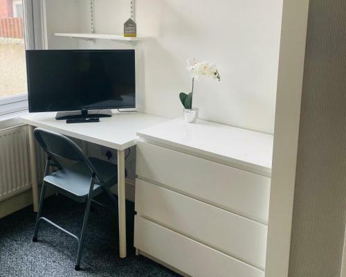 Great Location - Four Bedroom Home - City Centre