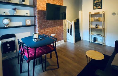 Large 4 Bedroom Home - City Centre