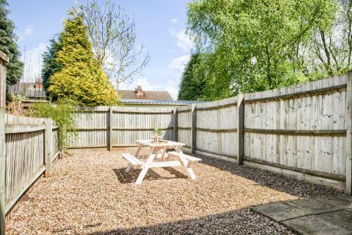 Cosy House ? Ricoh ? M6 ? Sleeps 6 ? Empower Homes