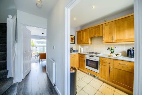 Cosy House ? Ricoh ? M6 ? Sleeps 6 ? Empower Homes