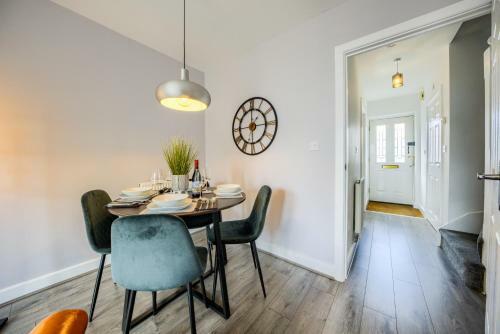 Cosy House ? Ricoh ? M6 ? Sleeps 6 ? Empower Homes