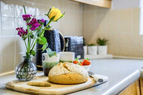 Cosy House ? Ricoh ? M6 ? Sleeps 6 ? Empower Homes