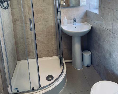 5-bed 5-ensuite Coventry Walsgrave M6 M69