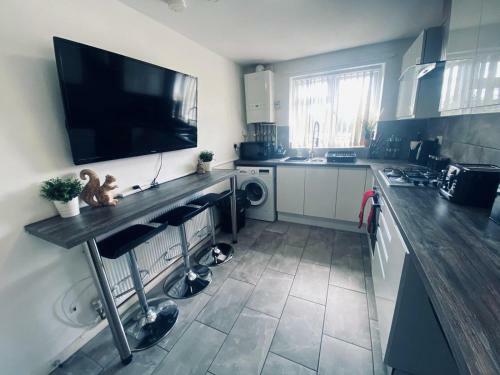 5-bed 5-ensuite Coventry Walsgrave M6 M69