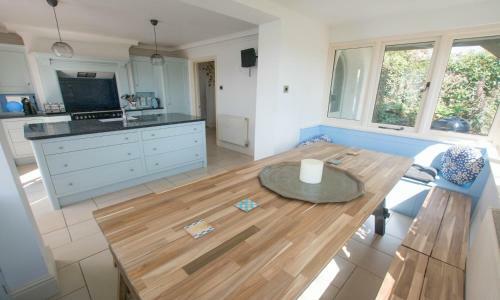 Bag-end House | 7 Bedrooms / Sleeps 14 | Hot Tub*