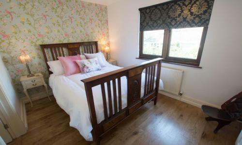 Bag-end House | 7 Bedrooms / Sleeps 14 | Hot Tub*