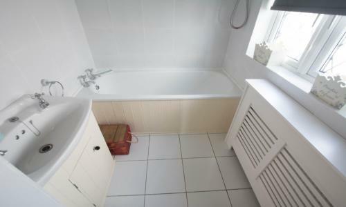 Bag-end House | 7 Bedrooms / Sleeps 14 | Hot Tub*