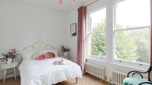 Apartamento Plum Guide - The Feminine Mystique