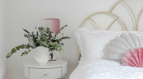 Apartamento Plum Guide - The Feminine Mystique