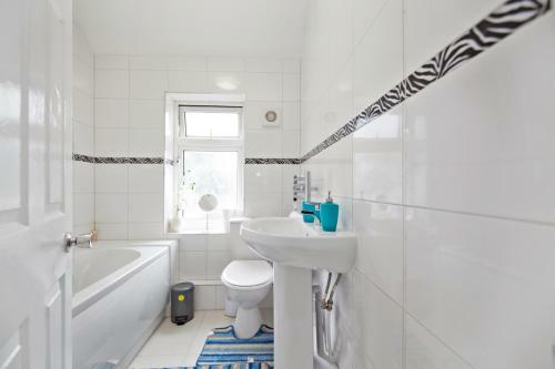 Dagenham 4 Bedhouse Rm10
