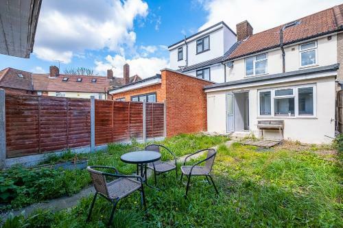 Dagenham 4 Bedhouse Rm10