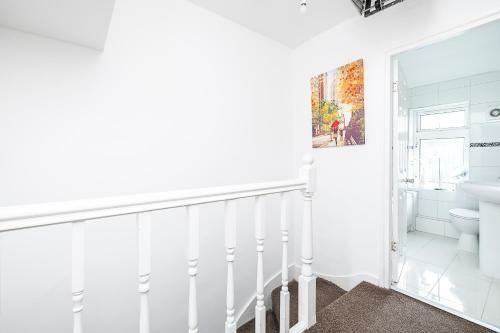 Dagenham 4 Bedhouse Rm10