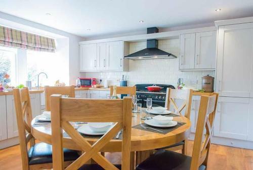 Balmeadowside Farmhouse Near Cupar Fife
