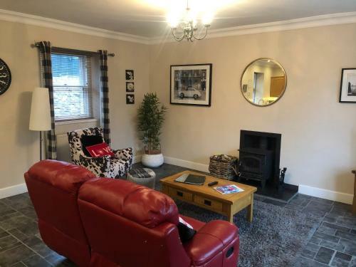 Cherry Blossom Cottage Near Cupar Fife