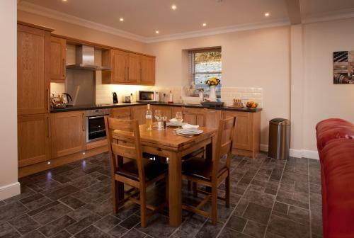 Cherry Blossom Cottage Near Cupar Fife
