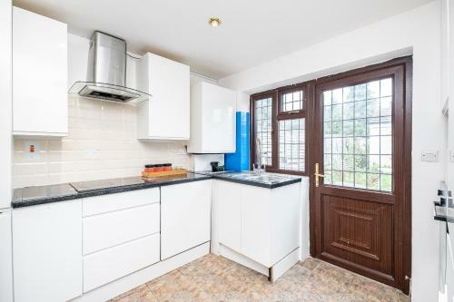 Dagenham / A13 4 Bedhouse For The Contractors