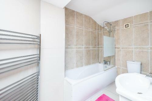 Dagenham / A13 4 Bedhouse For The Contractors