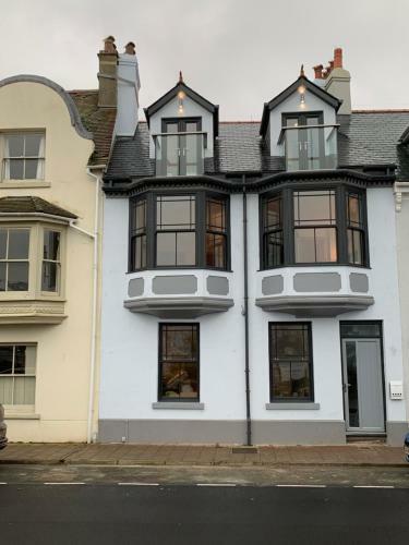 Bed & Breakfast Waterfront House