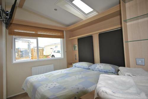 Lodge Blue Water Breaks - Dawlish Warren