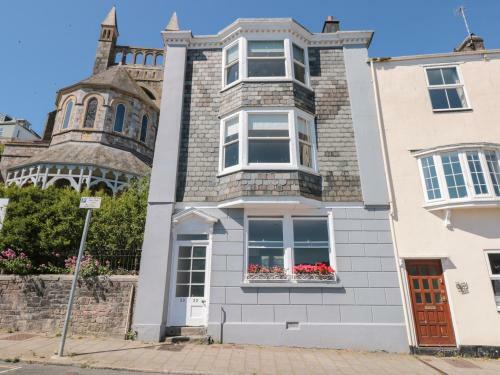 32 Newcomen Road (flat 1)