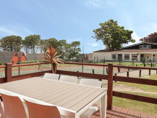 Sunshine Chalet (no 85)