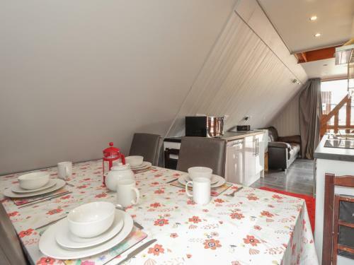 Sunshine Chalet (no 85)