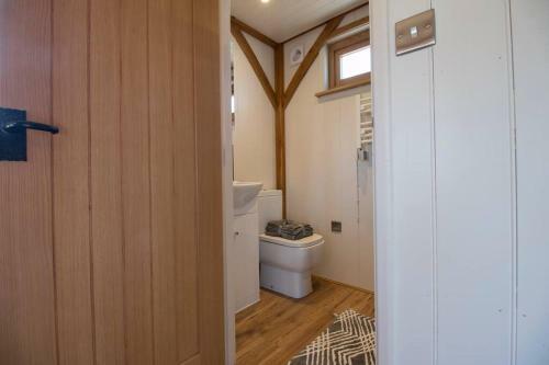 Gate House Lodge, A Bespoke Lodge On A Working Farm!