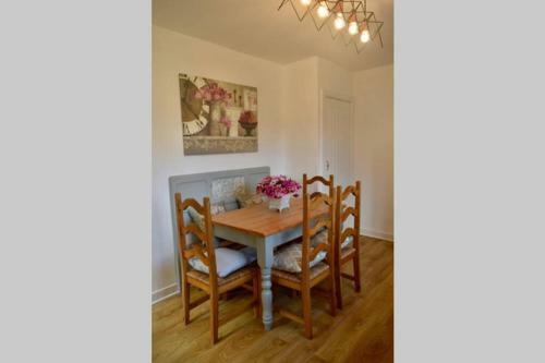 1 Tower Hill ,tranquil,private,tucked Away On A Nothrough Lane.