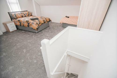 Florence Avenue, Apartment 2