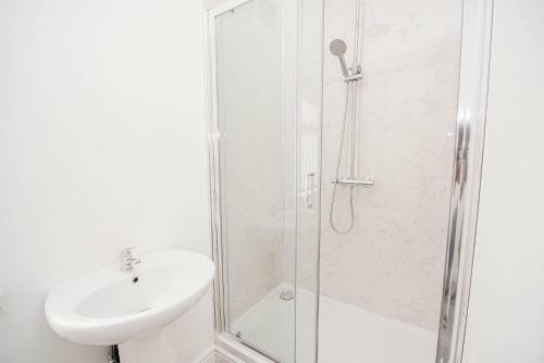 Florence Avenue, Apartment 2