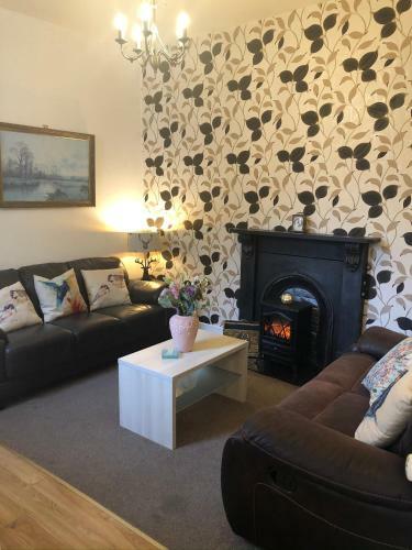 Homely Spacious Cottage In Central Location