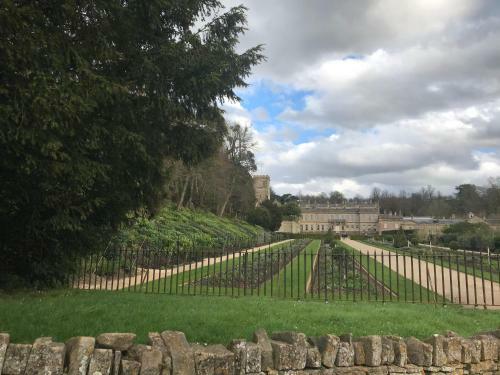 Gatekeepers Lodge, Dyrham Park - Private & Self Contained, Deluxe Accommodation, 15 Mins From Bath