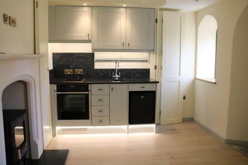 Gatekeepers Lodge, Dyrham Park - Private & Self Contained, Deluxe Accommodation, 15 Mins From Bath
