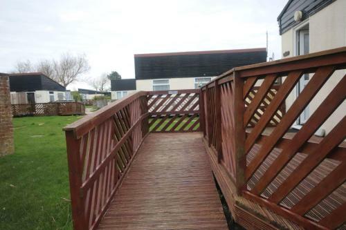 11b Medmerry Park 2 Bedroom Chalet - No Manual Workers Allowed